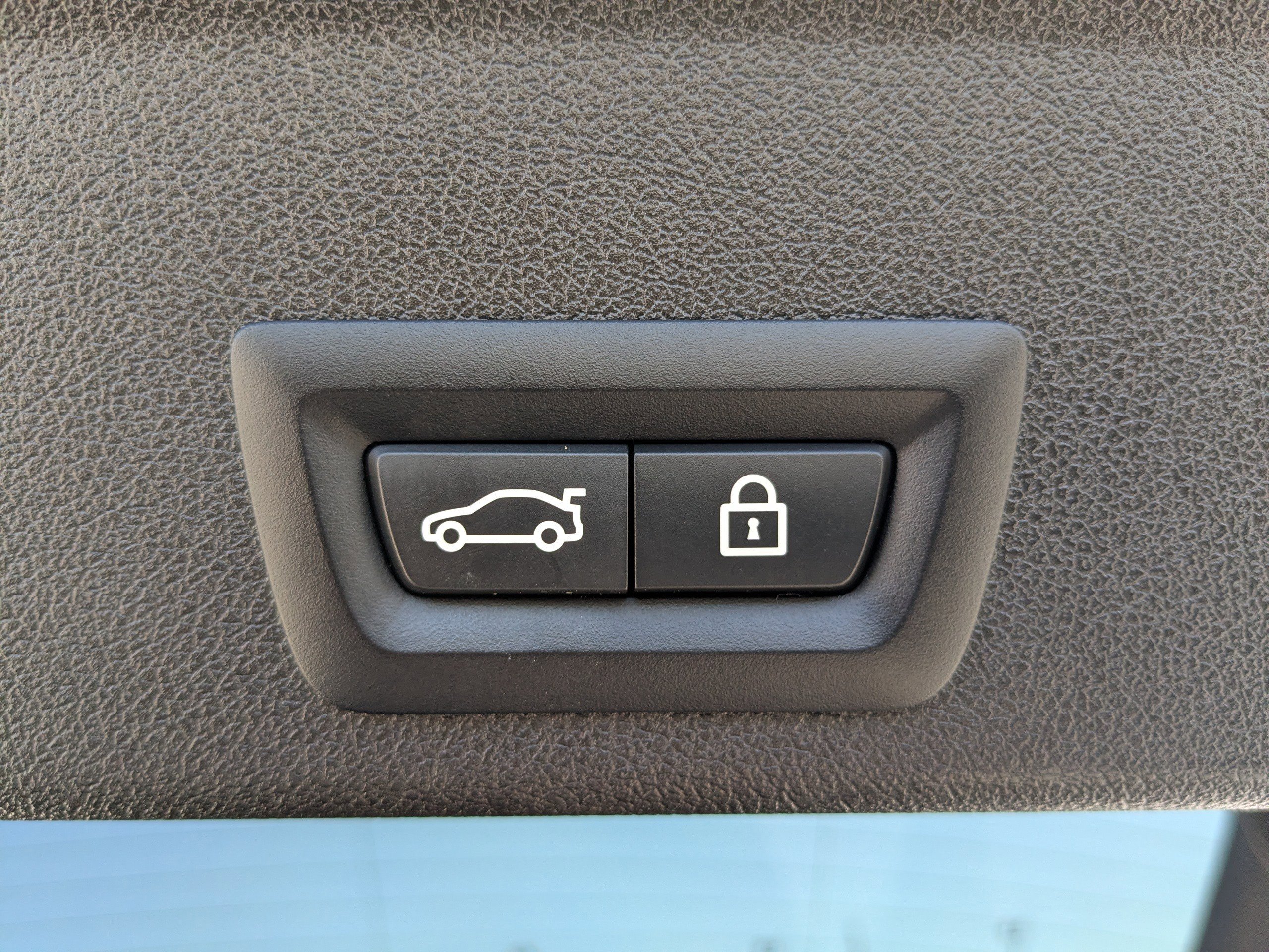 Used 2020 BMW X6 M50i w/ Executive Package image 13