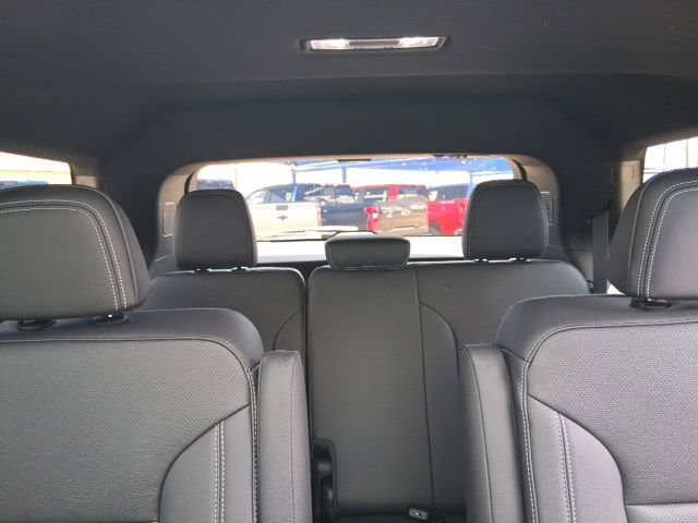 New 2026 Chevrolet Traverse LT w/ Sun and Wheel Package FWD image 24