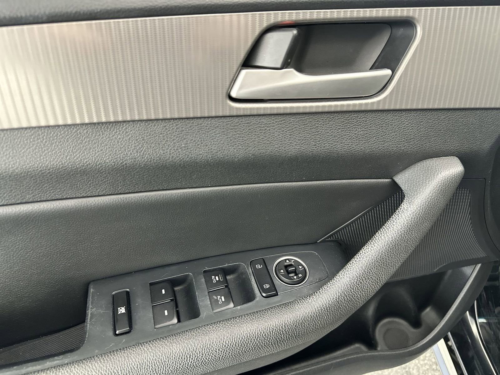 Used 2018 Hyundai Sonata Sport w/ Cargo Package image 17