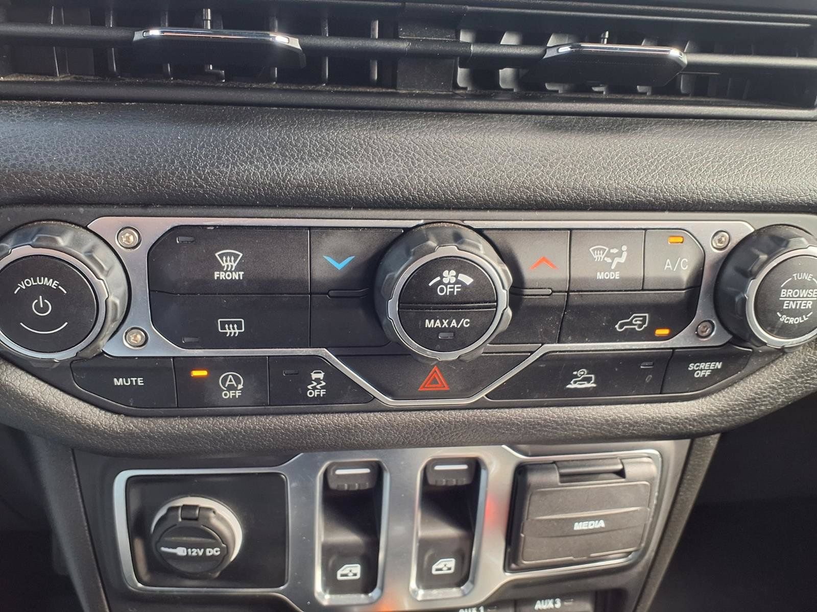 Used 2024 Jeep Wrangler Sport AWD/4WD image 23
