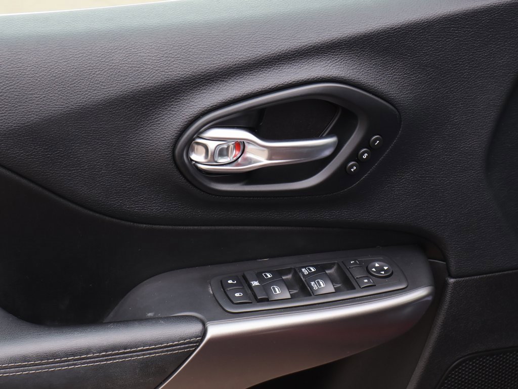 Used 2019 Jeep Cherokee Limited w/ Luxury Group image 27