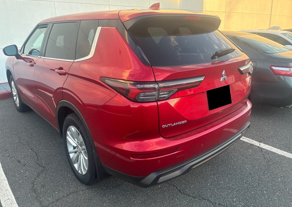 Used 2025 Mitsubishi Outlander ES AWD/4WD image 4