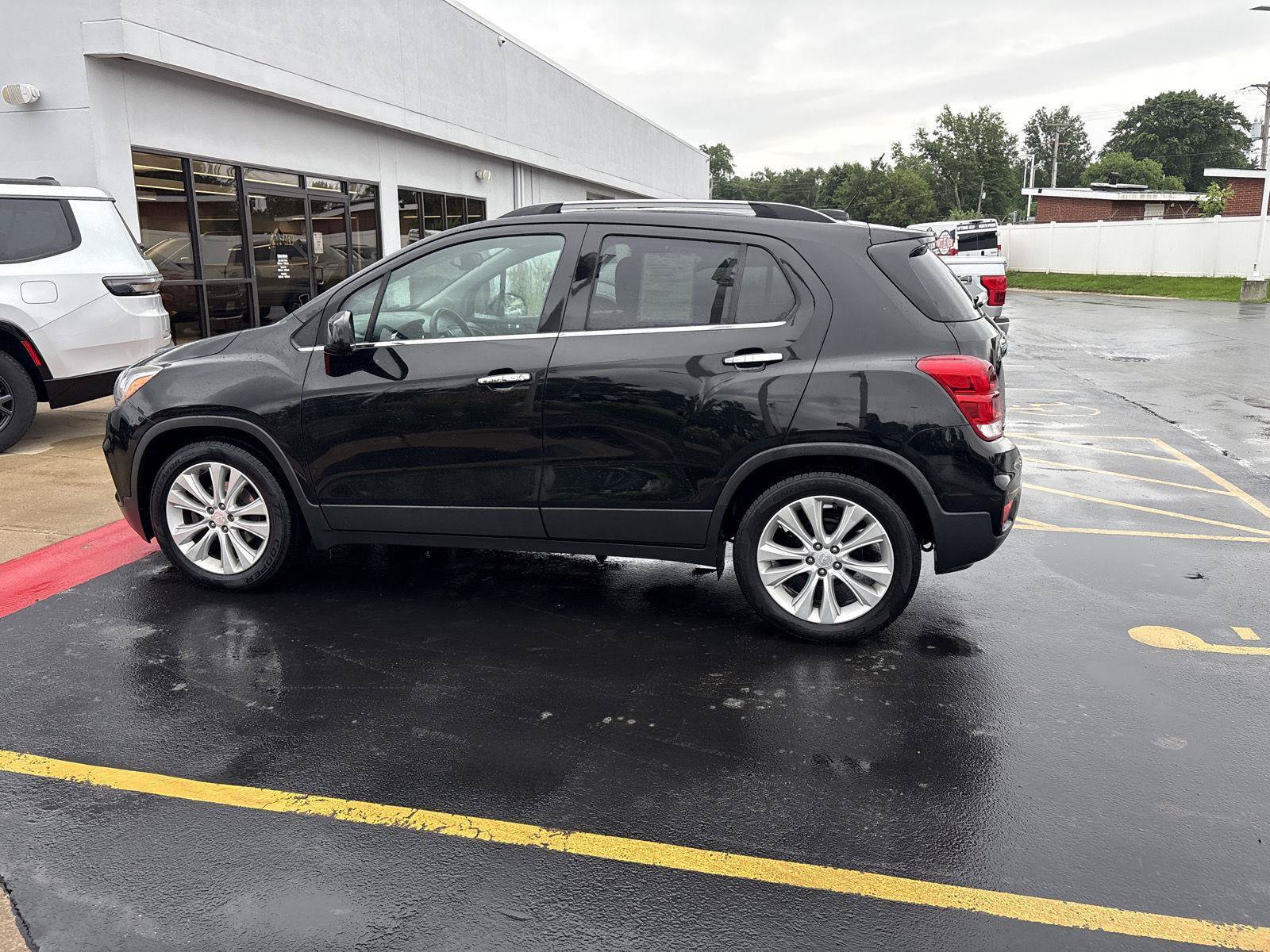 Used 2019 Chevrolet Trax Premier w/ LPO, Cargo Package FWD image 8