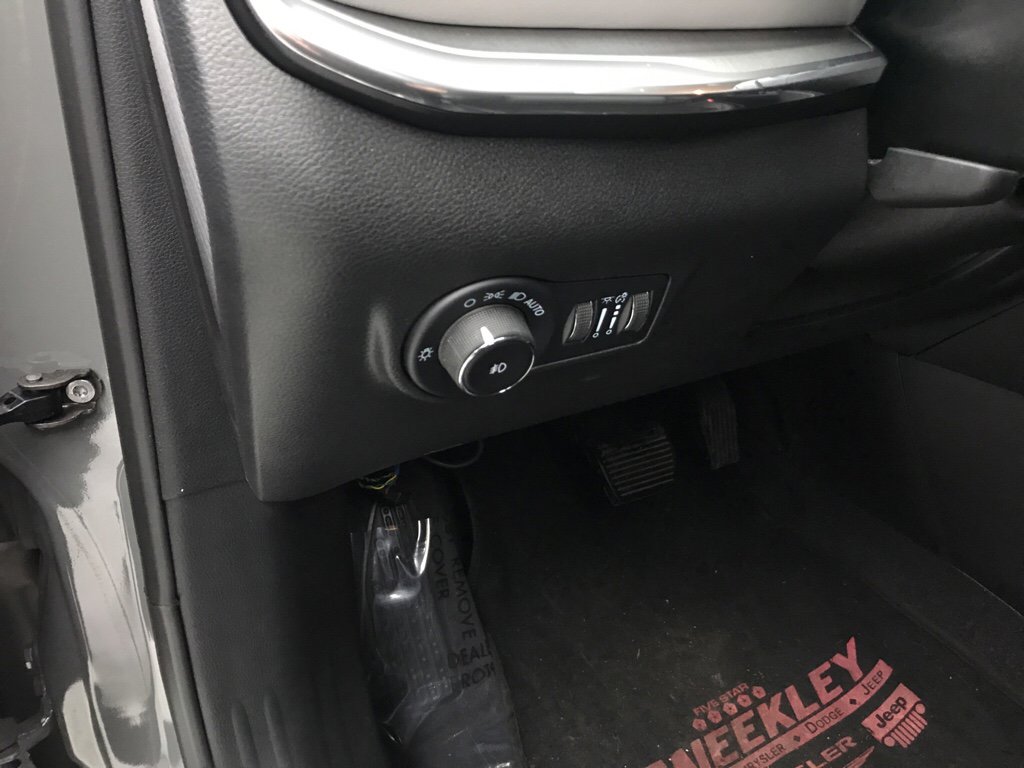 Used 2024 Jeep Compass Limited image 10