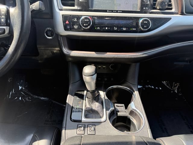 Used 2019 Toyota Highlander XLE AWD/4WD image 11
