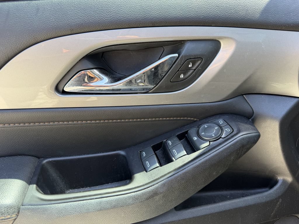Used 2019 Chevrolet Traverse LT w/ LT Premium Package FWD image 11