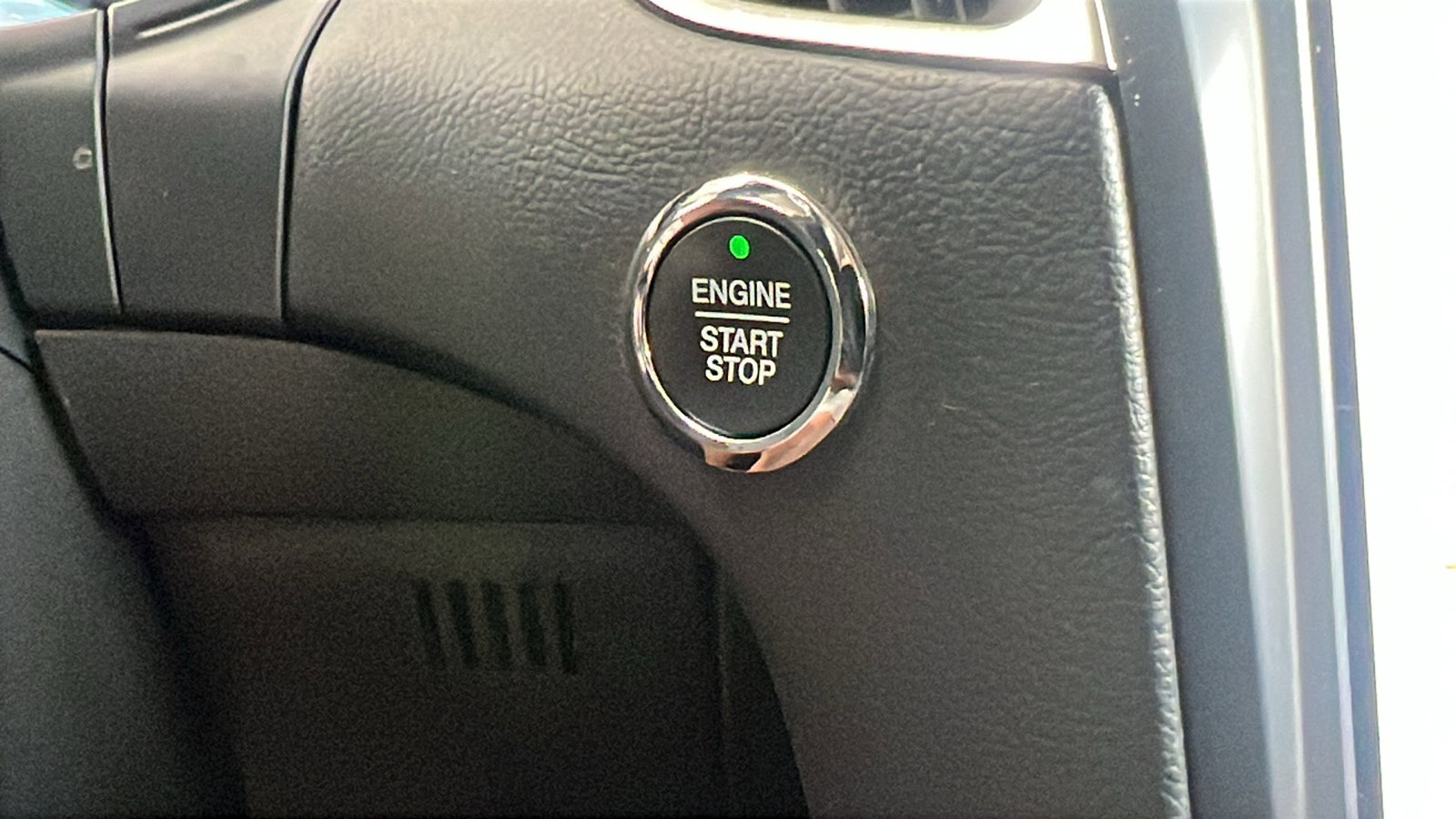 Used 2022 Ford Edge Titanium image 28