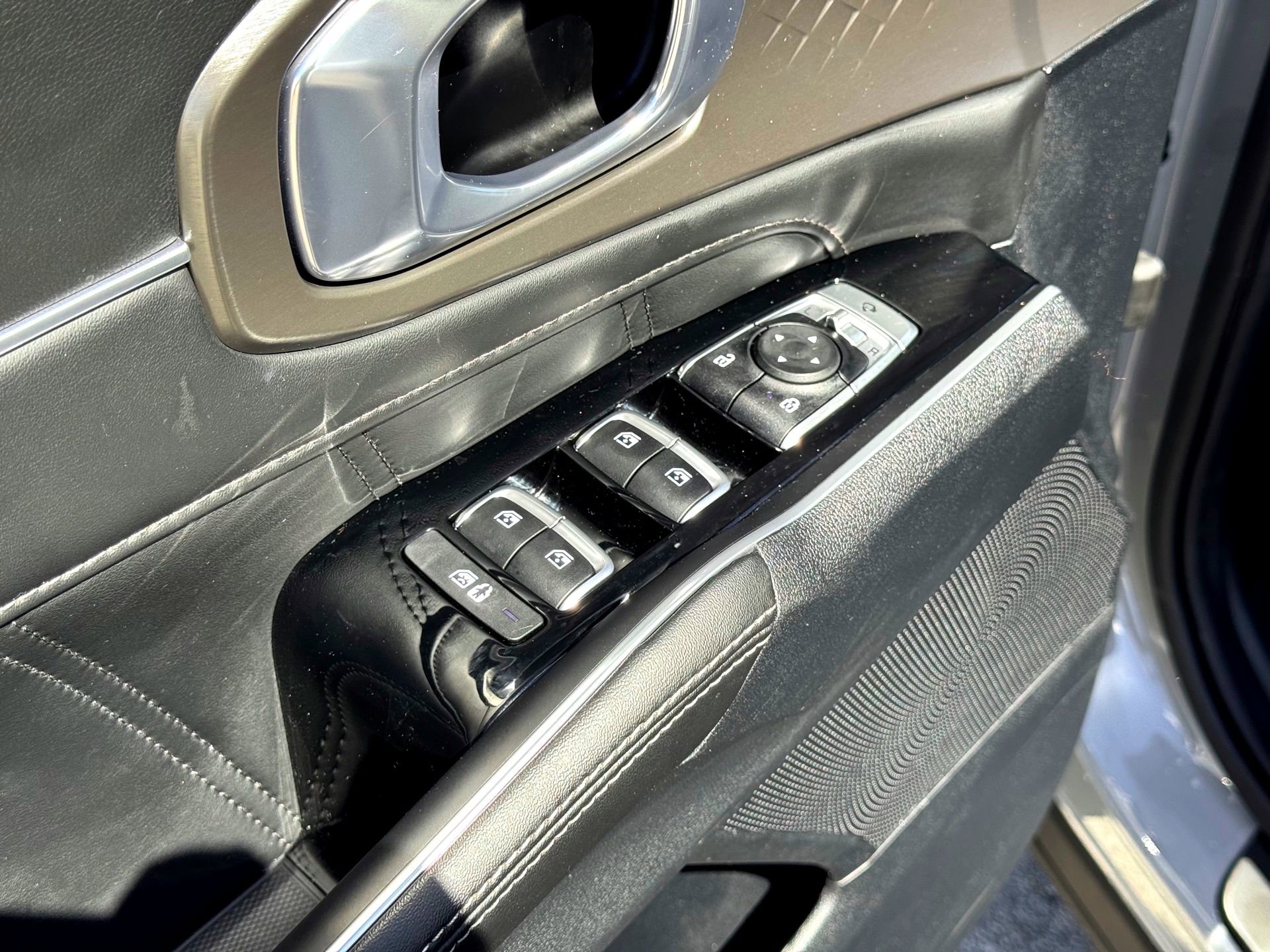 Used 2023 Kia Sorento SX image 15