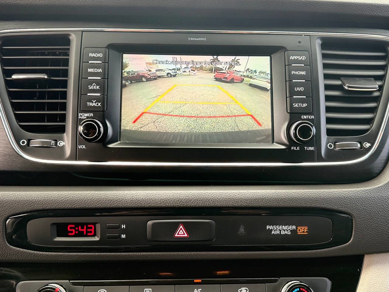 Used 2017 Kia Sedona LX w/ LX Essentials Premium Package FWD image 28
