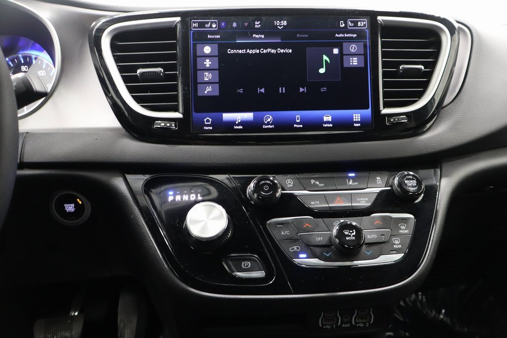 Used 2025 Chrysler Pacifica Select image 21