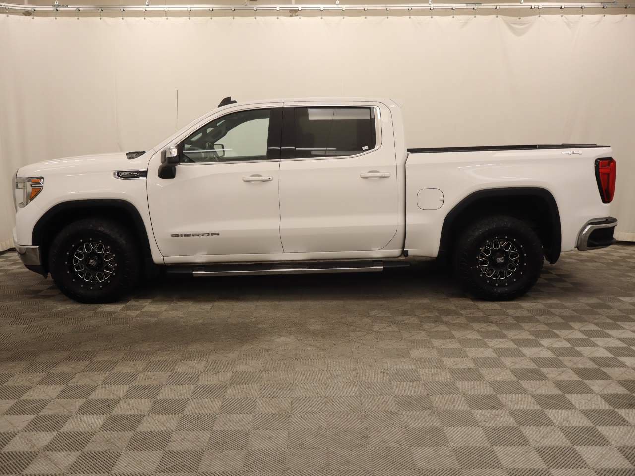 Used 2019 GMC Sierra 1500 SLE w/ SLE Value Package AWD/4WD image 2
