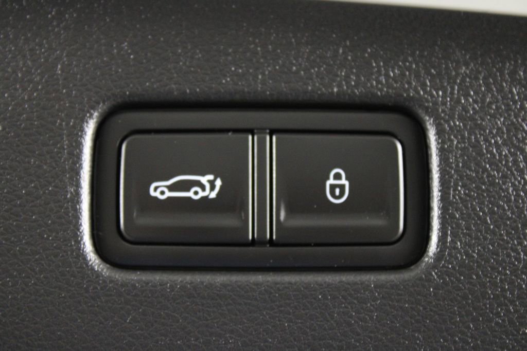 Used 2025 Genesis GV70 2.5T image 13