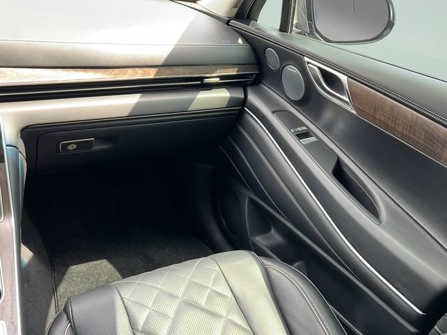 Certified 2025 Genesis GV80 3.5T Prestige AWD/4WD image 13