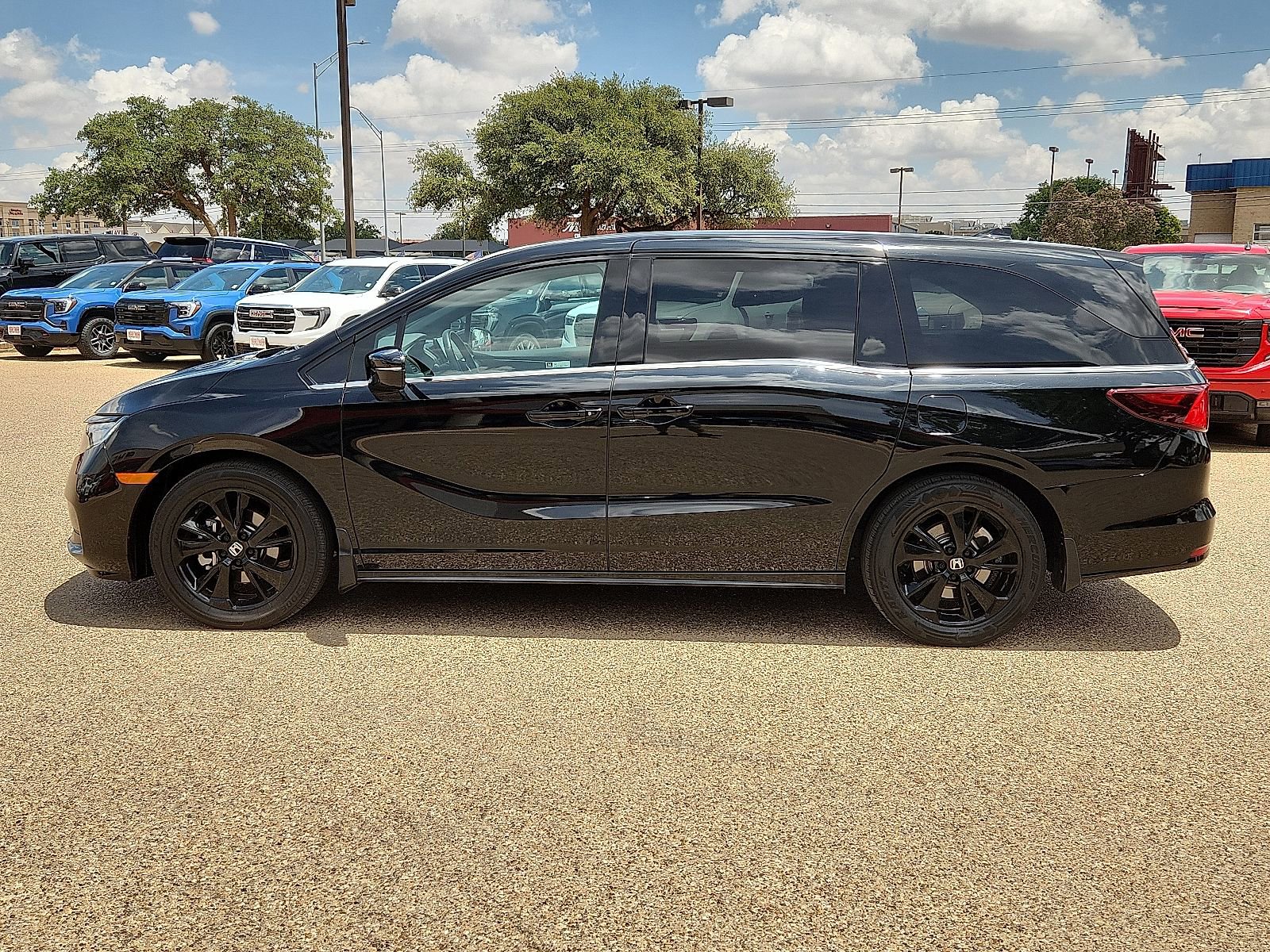Used 2024 Honda Odyssey Sport image 2
