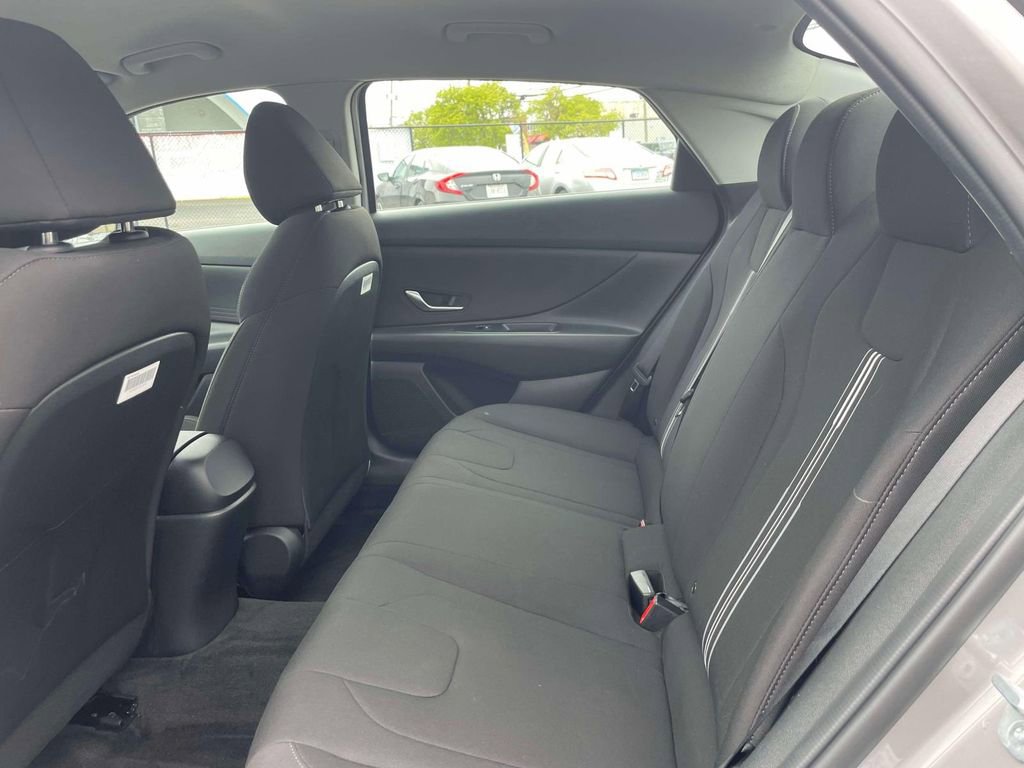 Used 2023 Hyundai Elantra SEL image 12