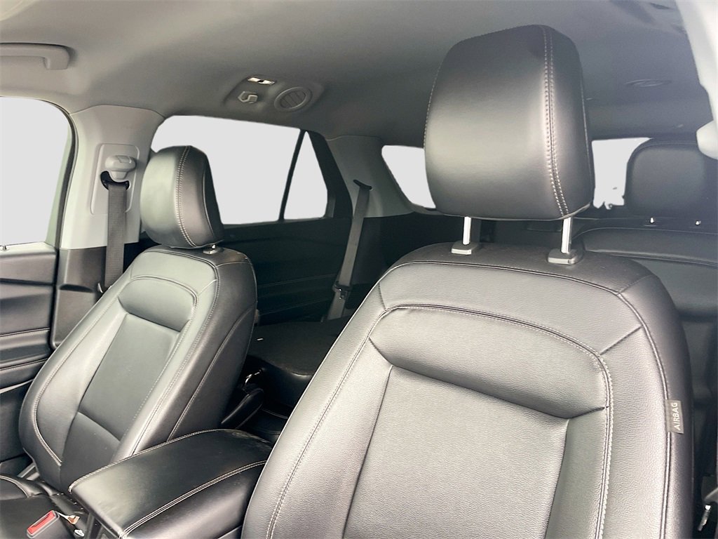 Used 2021 Ford Explorer XLT w/ Equipment Group 202A image 12