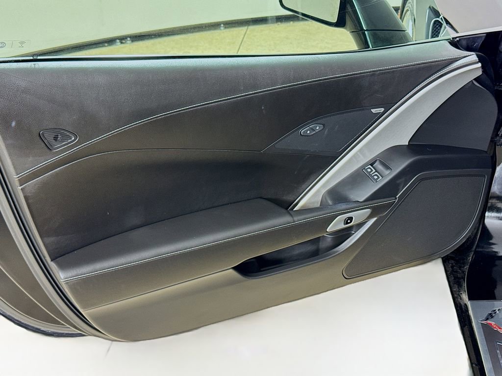 Used 2019 Chevrolet Corvette Stingray Coupe w/ 1LT RWD image 11