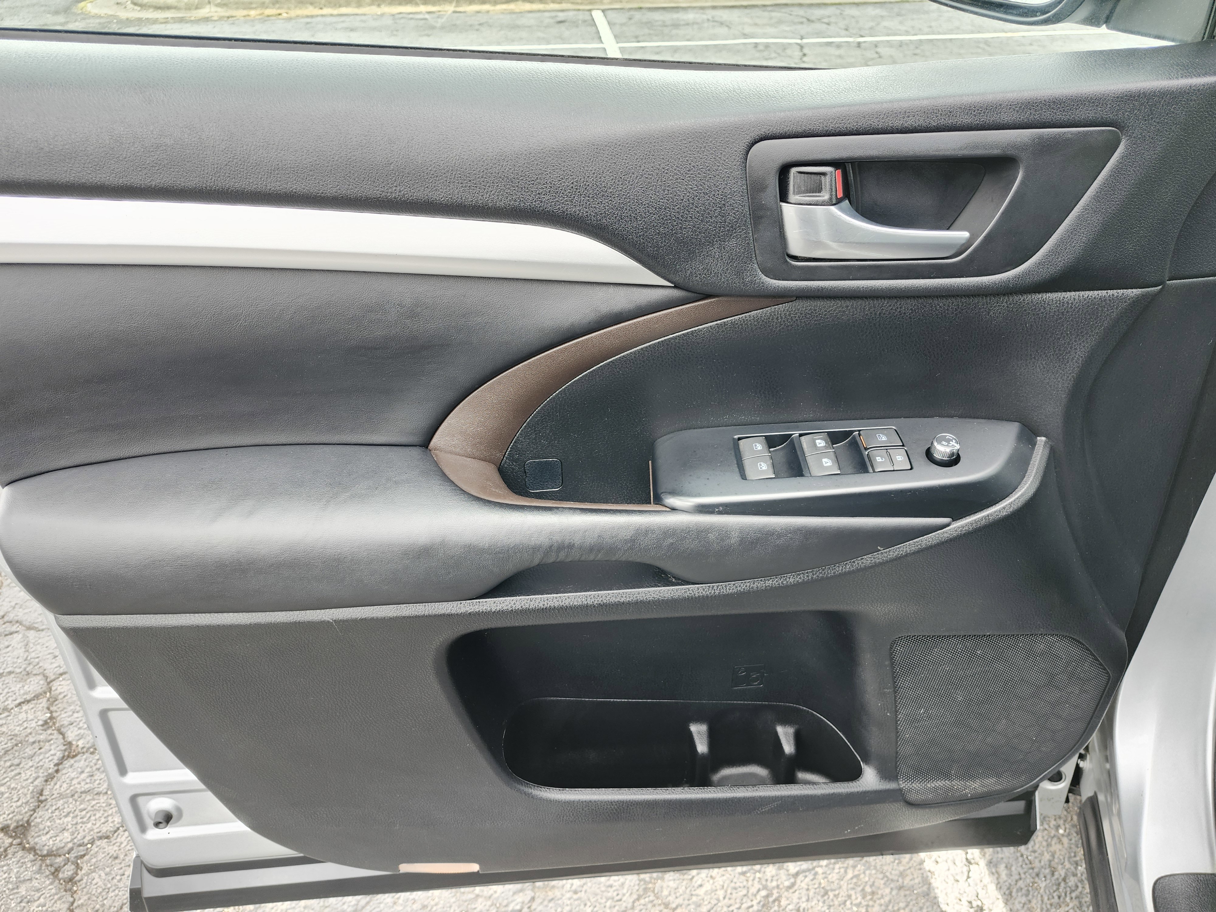 Used 2017 Toyota Highlander XLE image 30