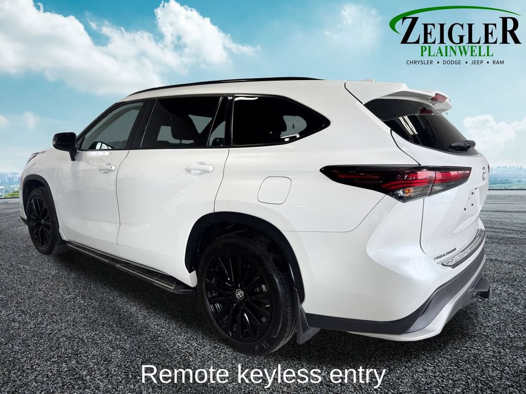 Used 2024 Toyota Highlander Platinum AWD/4WD image 3