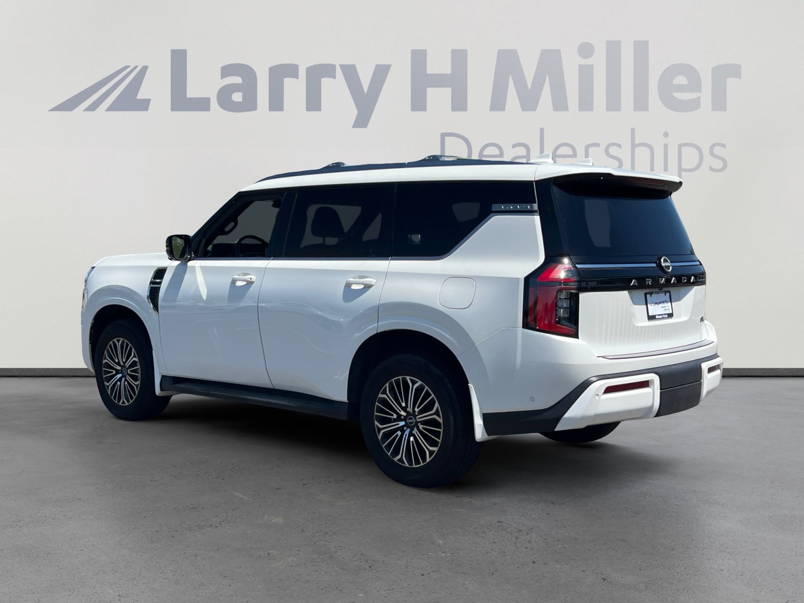 New 2026 Nissan Armada SL w/ Captain's Chari Seat Package AWD/4WD image 3