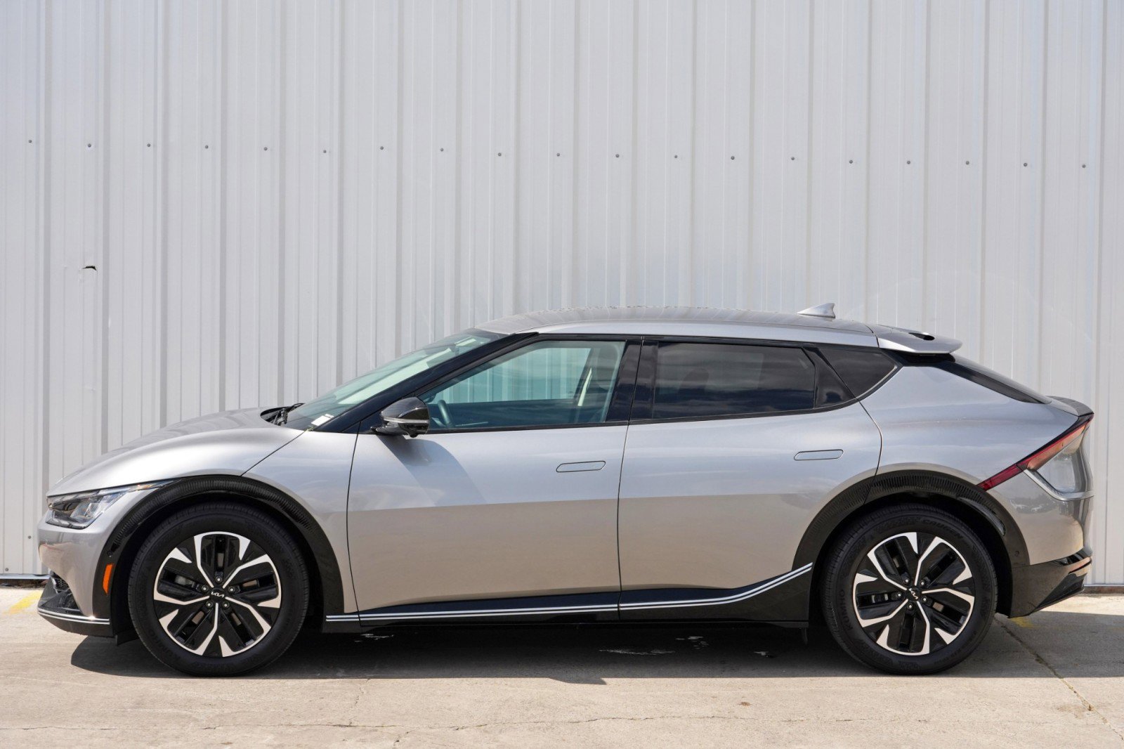 Used 2023 Kia EV6 Wind w/ Wind Technology Package AWD/4WD image 45