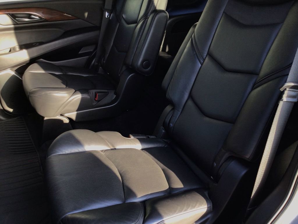 Used 2019 Cadillac Escalade Premium Luxury w/ Escalade Sport Edition image 26