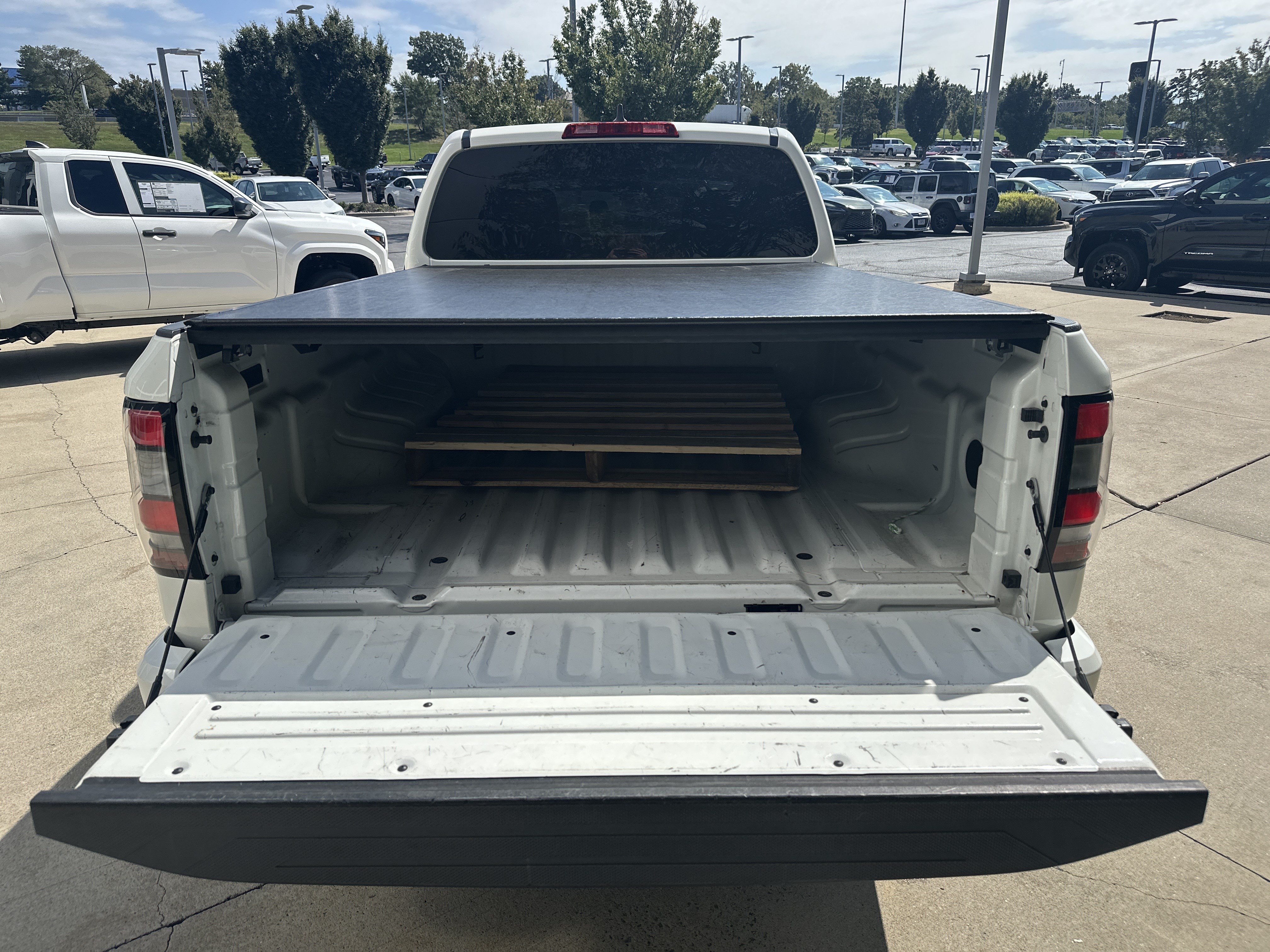 Used 2022 Nissan Frontier SV w/ Technology Package AWD/4WD image 31
