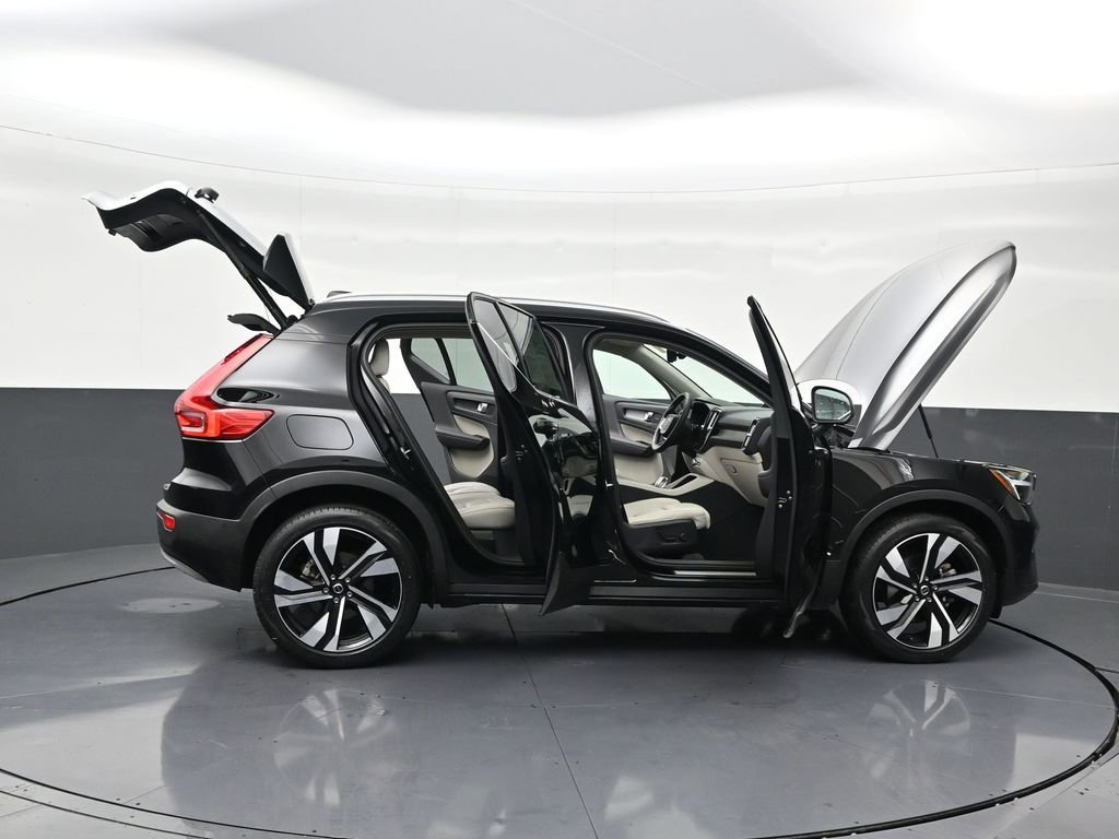 Certified 2023 Volvo XC40 B5 Ultimate w/ Protection Package image 33
