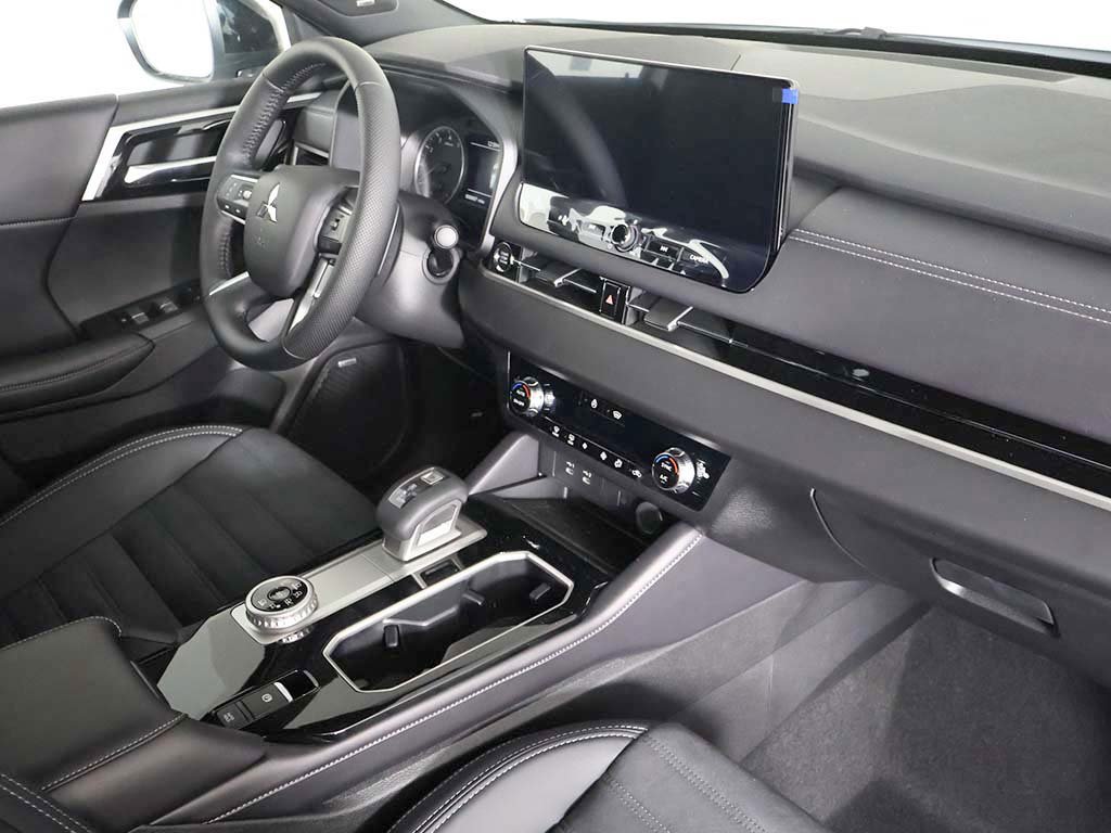New 2026 Mitsubishi Outlander LE AWD/4WD image 26