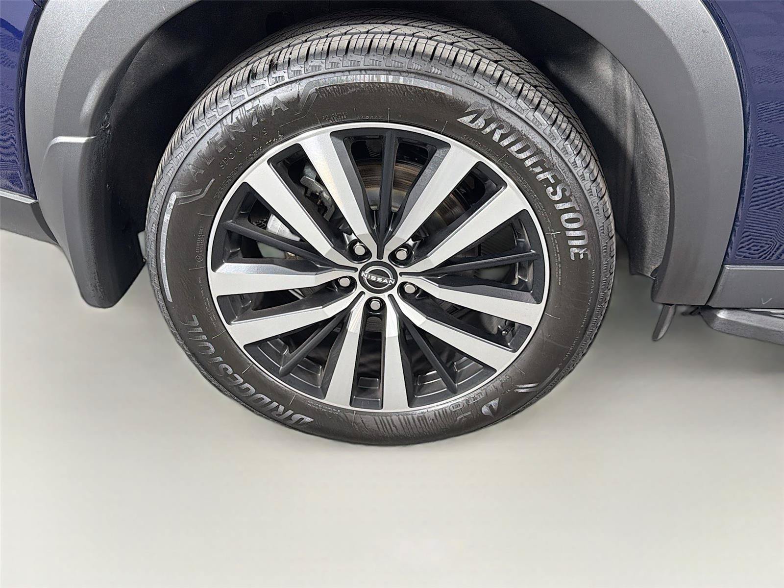 Used 2025 Nissan Pathfinder Platinum AWD/4WD image 35