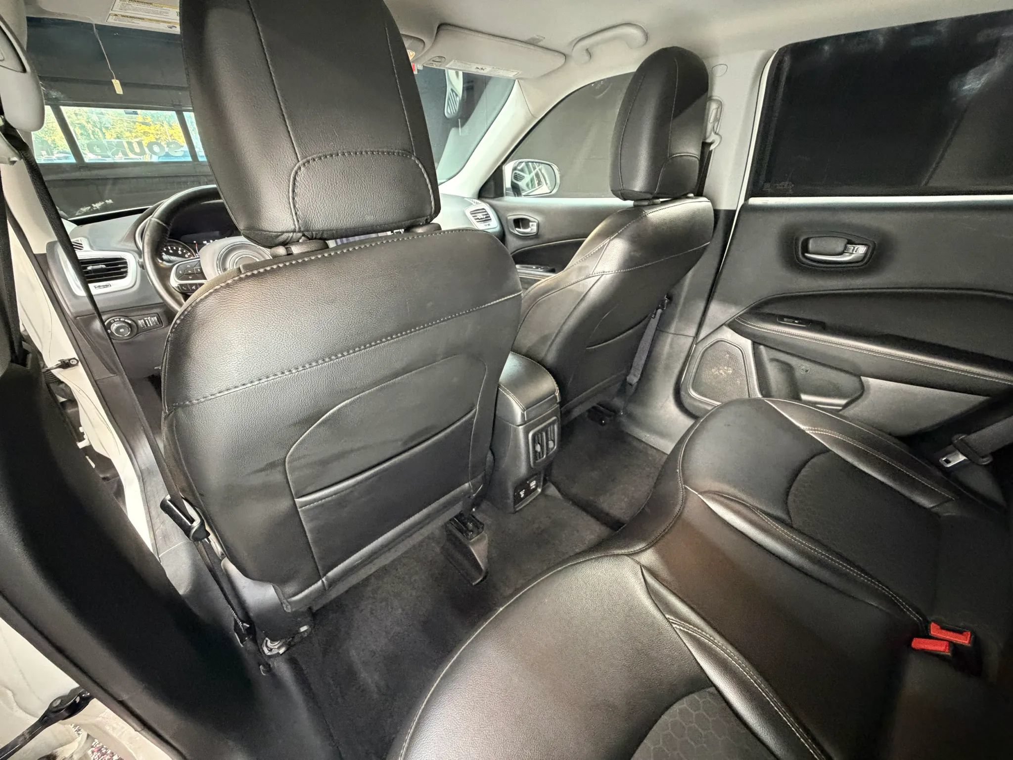 Used 2019 Jeep Compass Latitude w/ Cold Weather Group AWD/4WD image 28