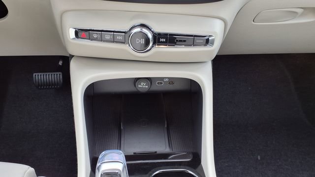 New 2026 Volvo XC40 B5 Plus w/ Protection Package Premier image 23