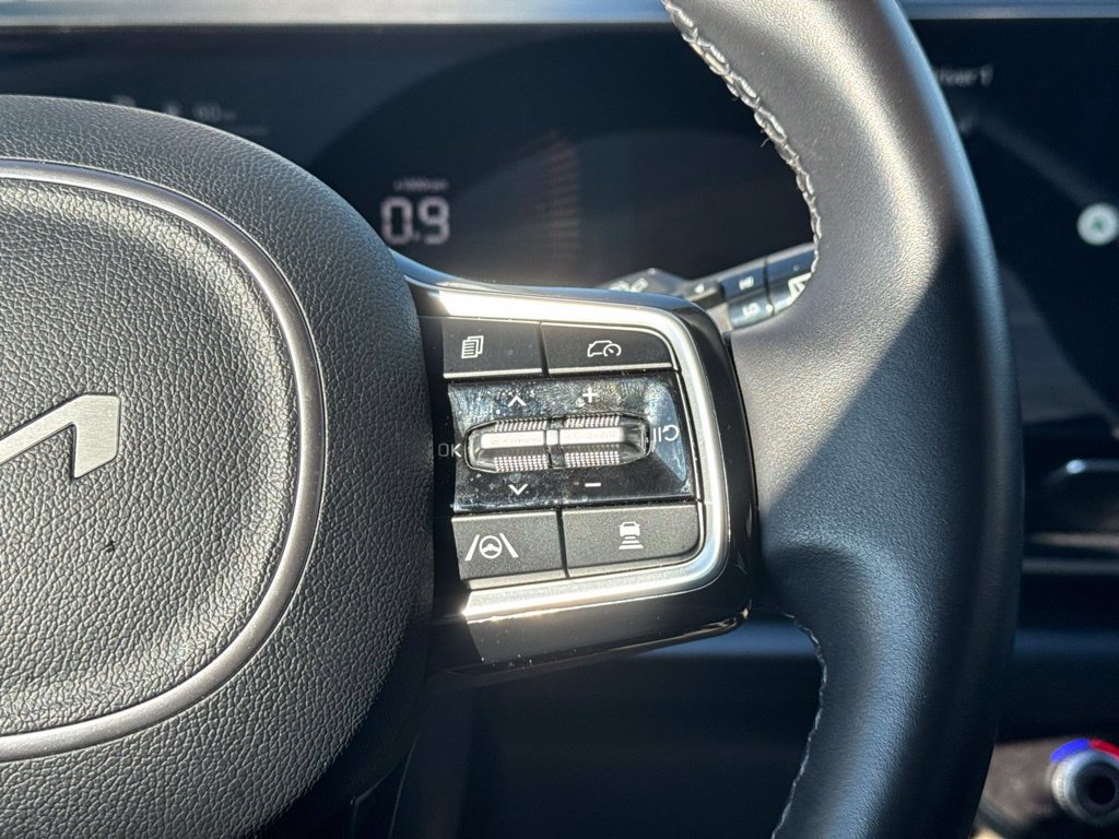Used 2026 Kia Carnival FWD image 31