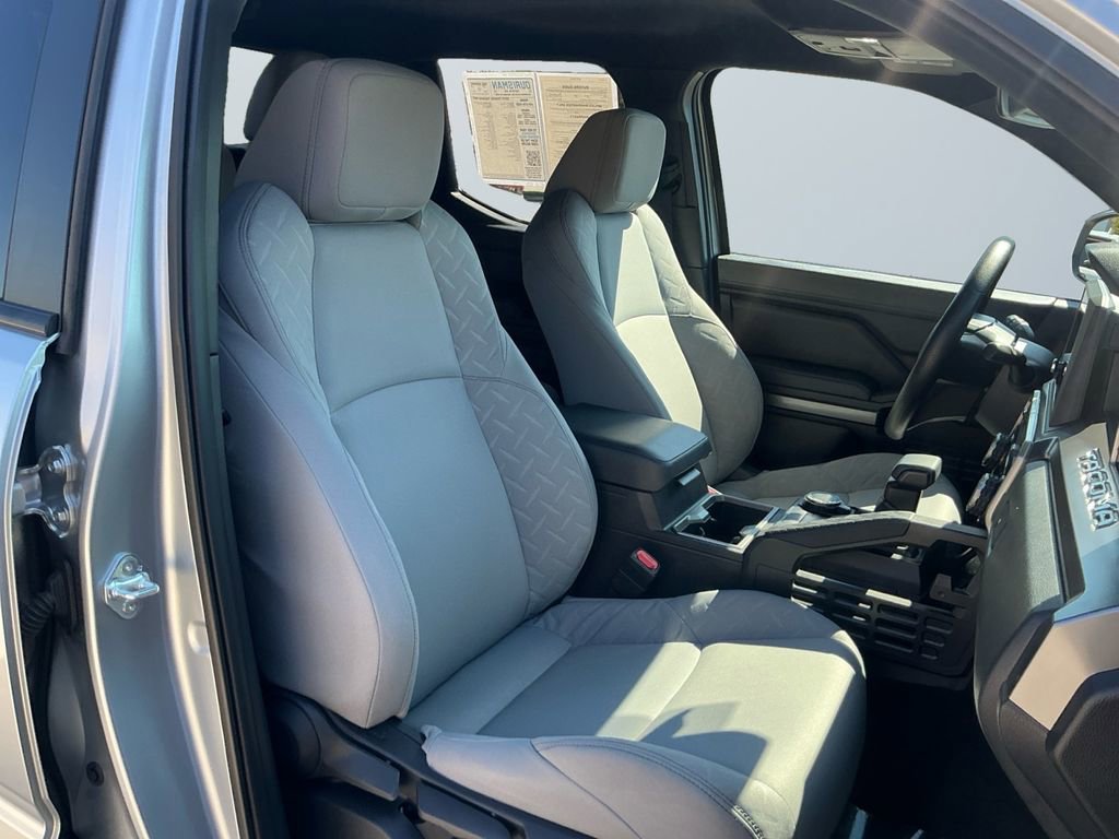 Certified 2025 Toyota Tacoma SR5 AWD/4WD image 17