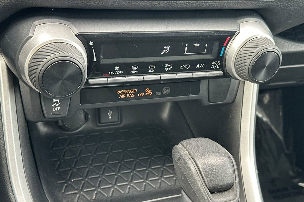 Used 2021 Toyota RAV4 LE FWD image 20