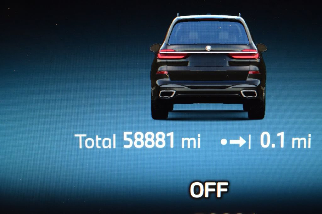 Used 2024 BMW X7 xDrive40i w/ M Sport Package AWD/4WD image 5