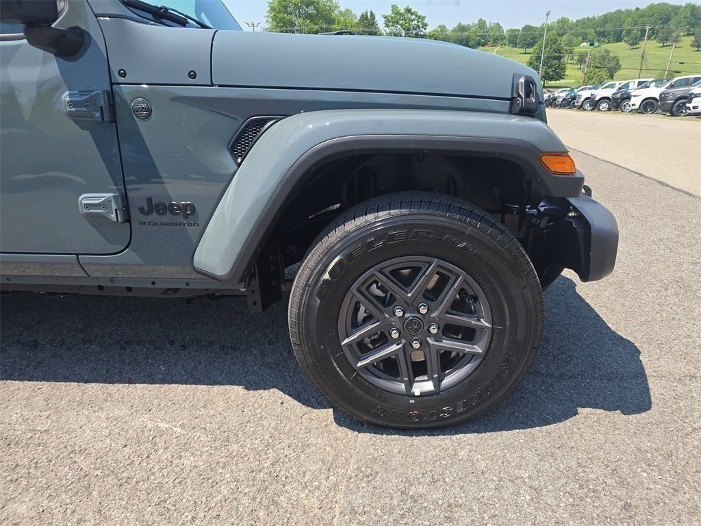 New 2025 Jeep Gladiator Sport image 2