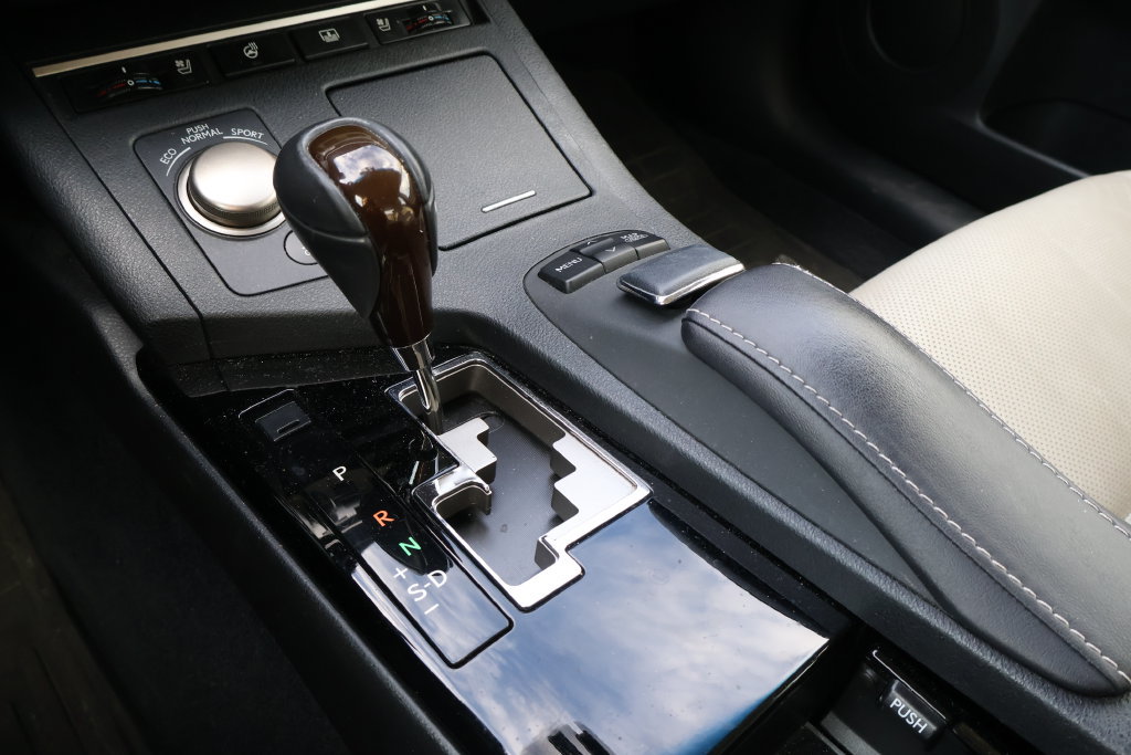 Used 2014 Lexus ES 350 w/ Ultra Luxury Package FWD image 29