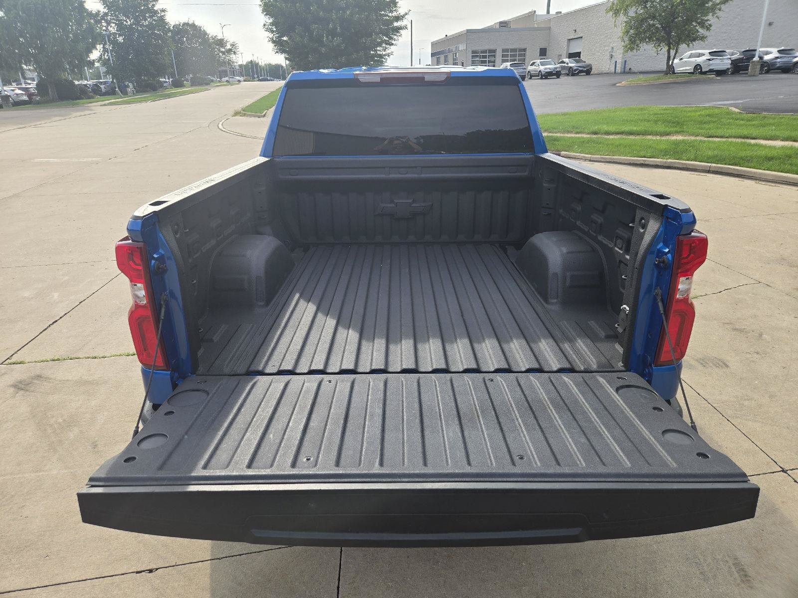 Used 2023 Chevrolet Silverado 1500 RST AWD/4WD image 9