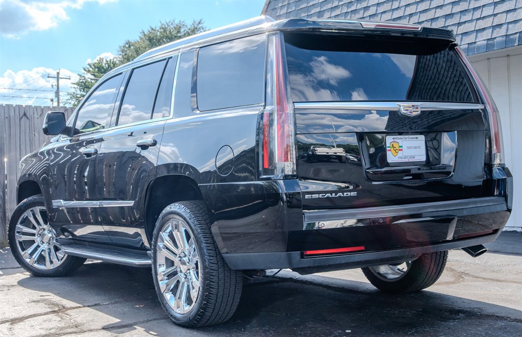 Used 2016 Cadillac Escalade Luxury image 3