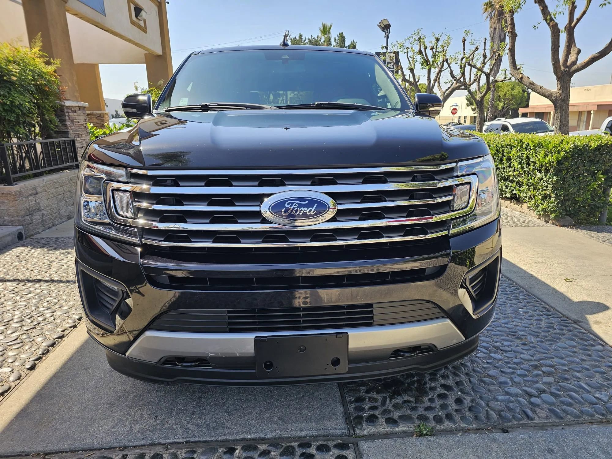 Used 2020 Ford Expedition XLT image 2