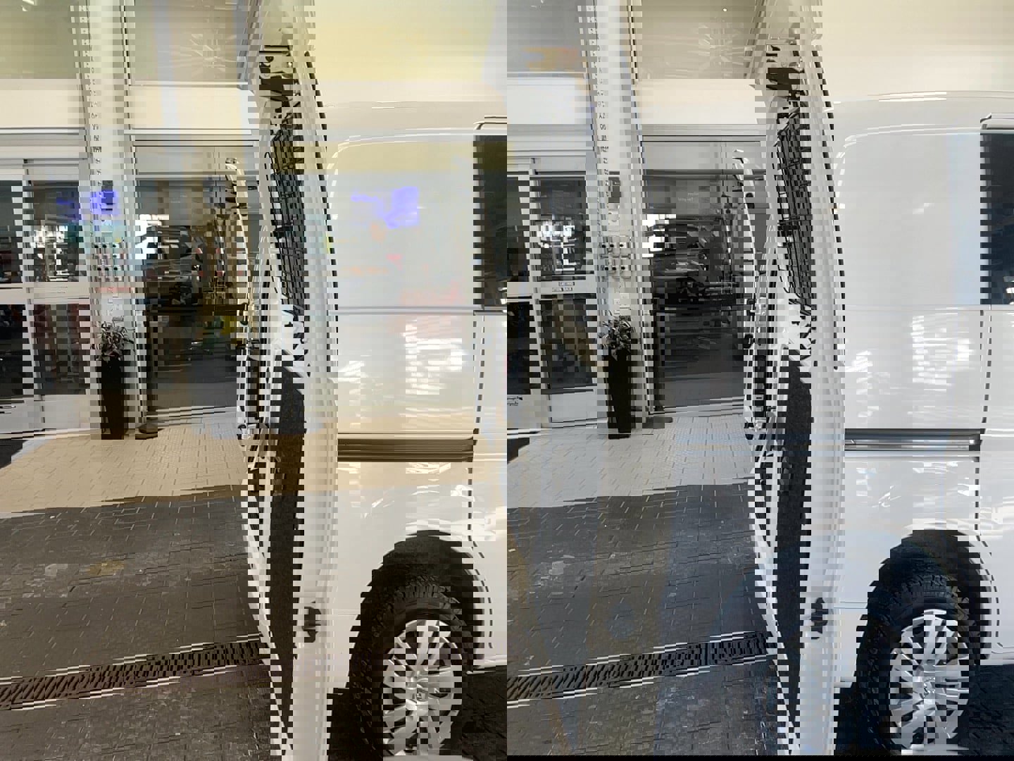 Used 2021 Nissan NV200 SV w/ Sliding Door Glass Package image 7