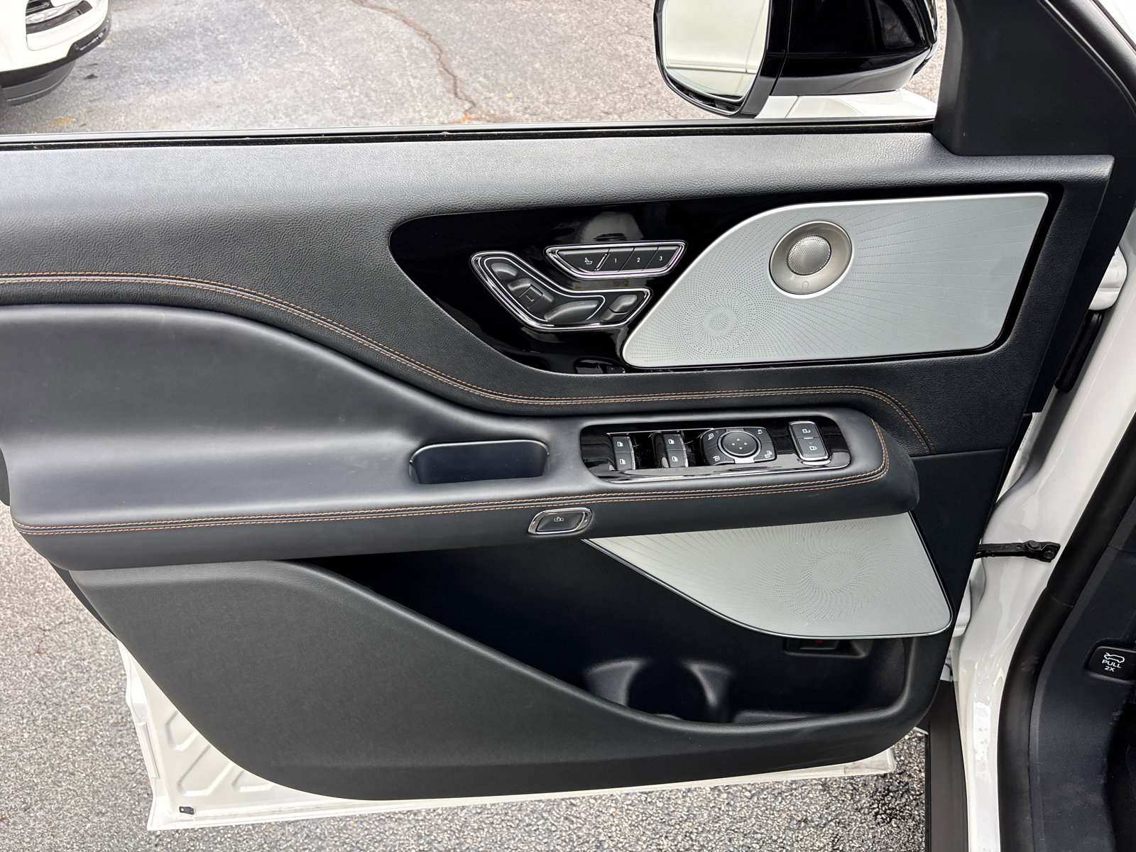 New 2026 Lincoln Aviator Black Label w/ Black Label Special Edition image 11