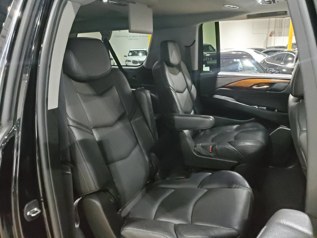 Used 2019 Cadillac Escalade ESV Luxury RWD image 21