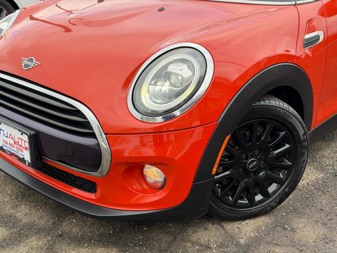 Used 2019 MINI Cooper 2-Door Hardtop w/ Storage Package image 94
