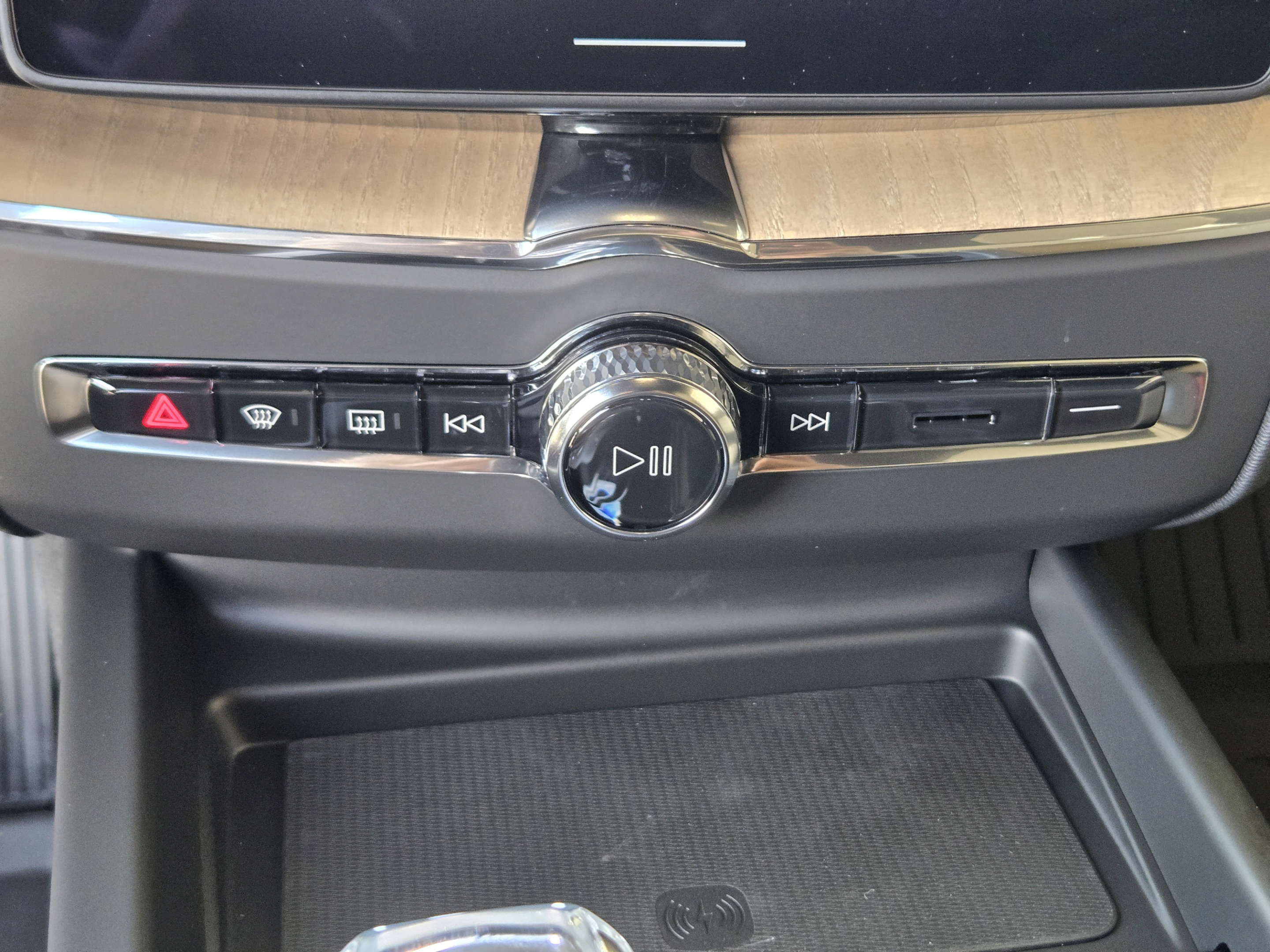 New 2026 Volvo XC60 B5 Plus w/ Protection Package Premier AWD/4WD image 15