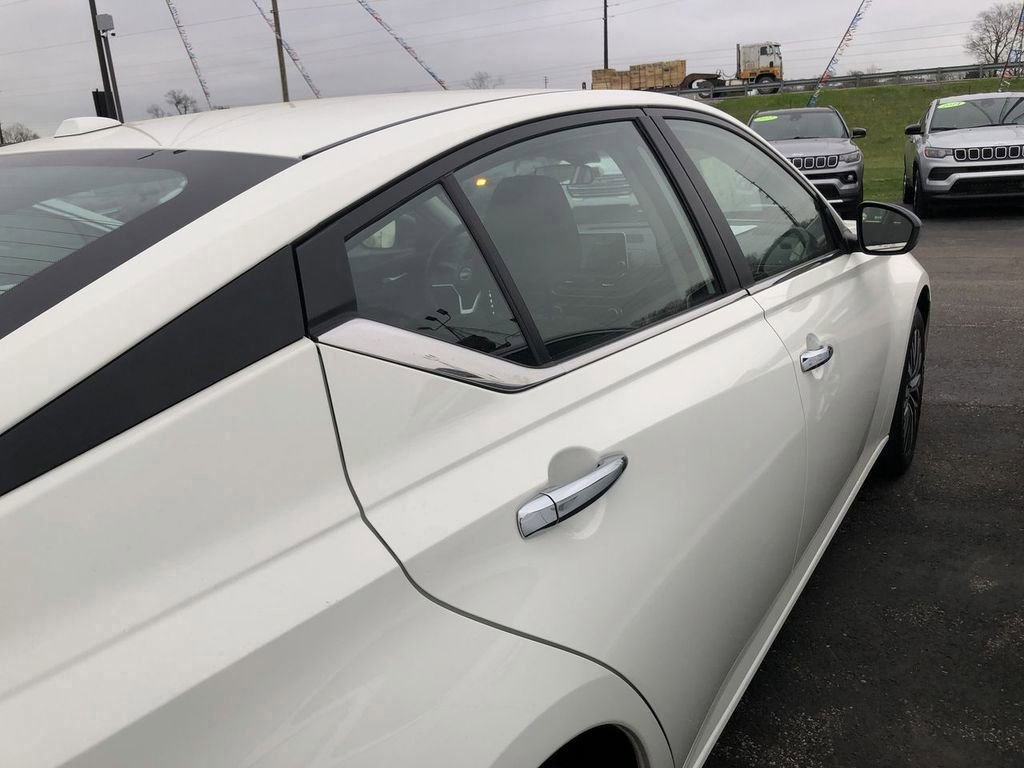 Used 2025 Nissan Altima 2.5 SV AWD/4WD image 6