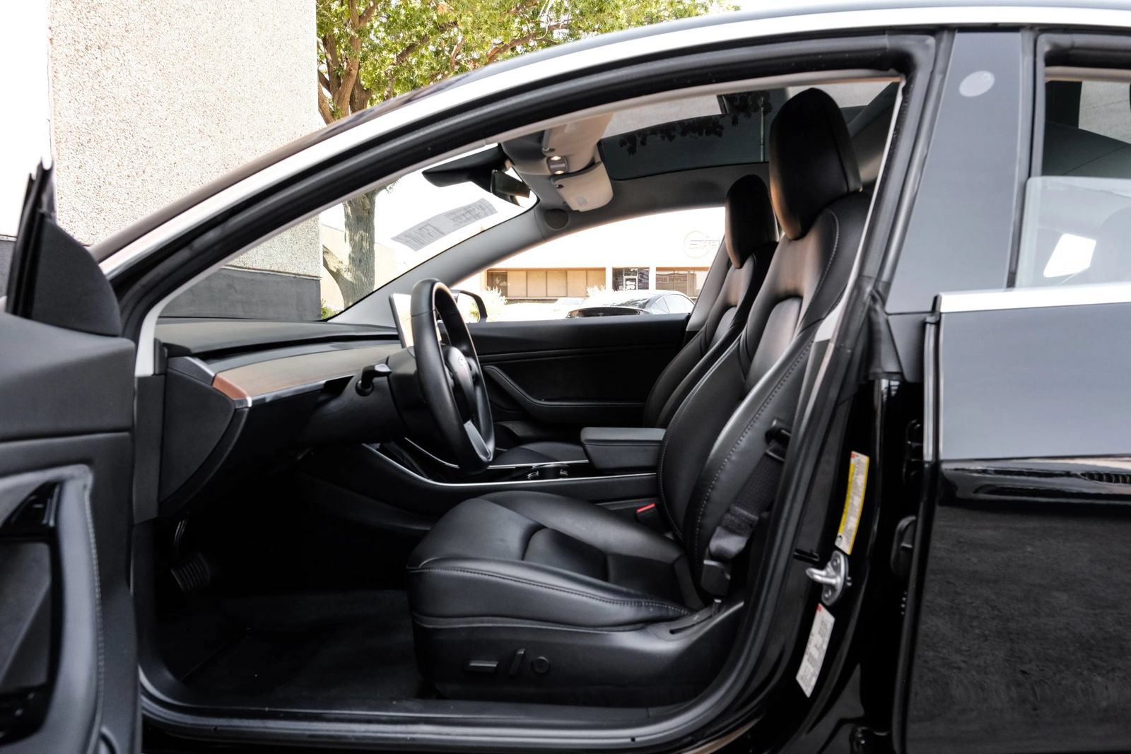 Used 2018 Tesla Model 3 Long Range RWD image 3