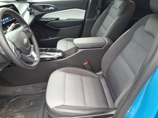 Used 2025 Chevrolet Trax LT w/ LT Convenience Package image 12