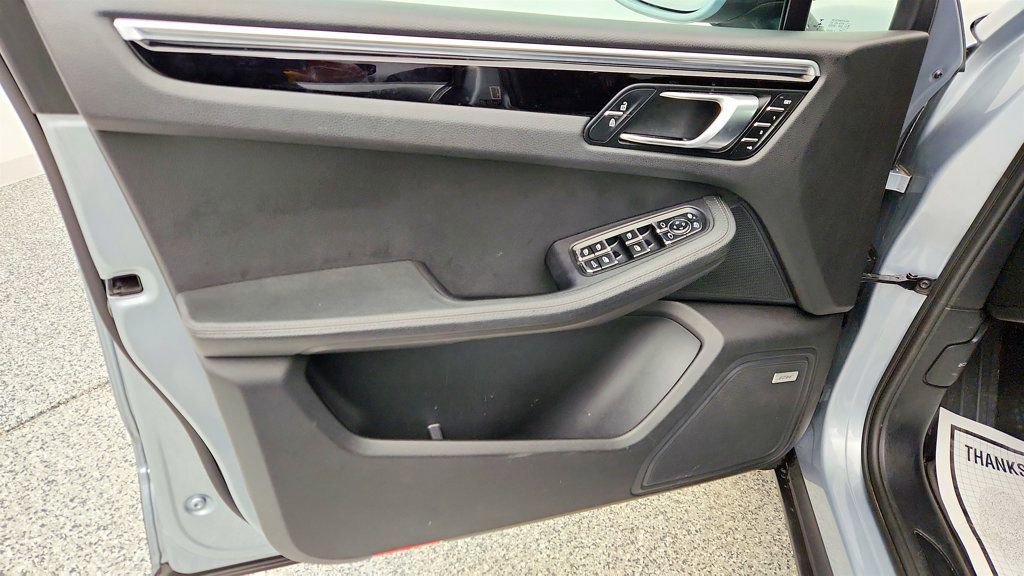 Used 2020 Porsche Macan AWD with Premium Package Plus image 11